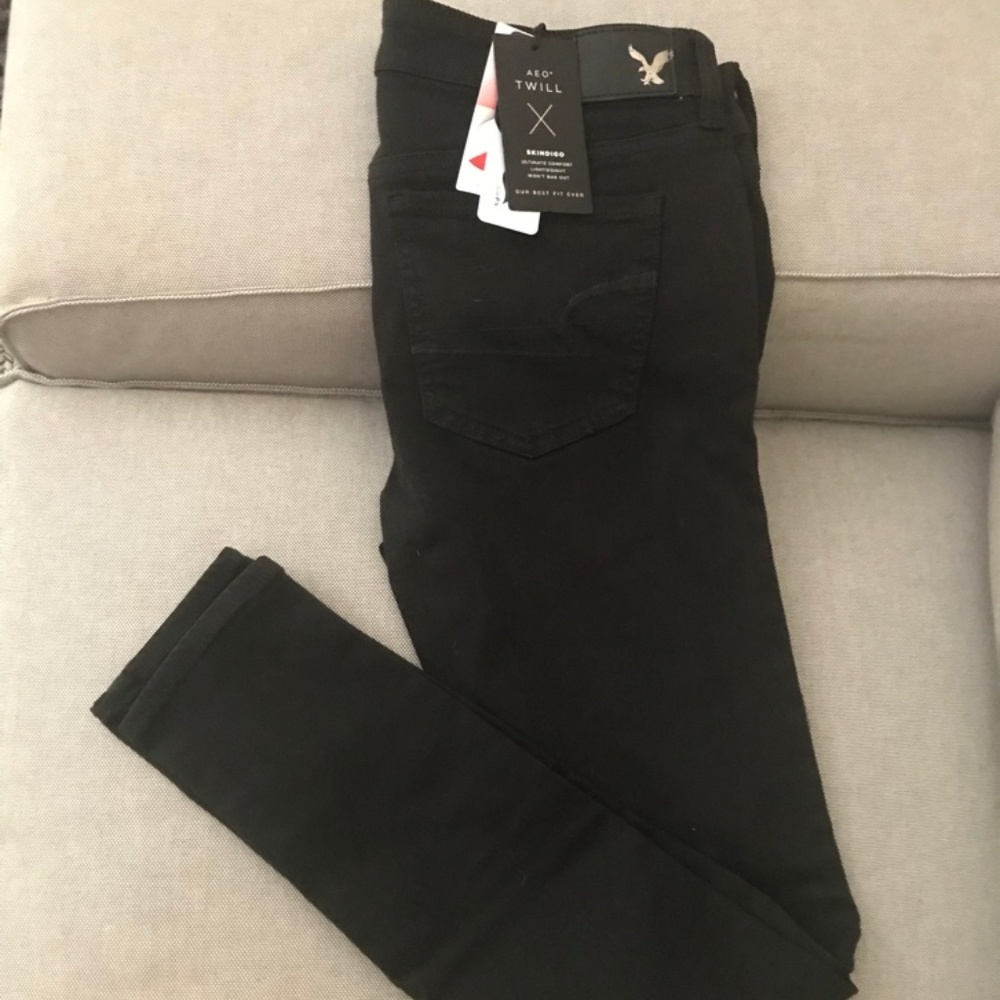 AE Distressed Black Jeggings - NWT!
